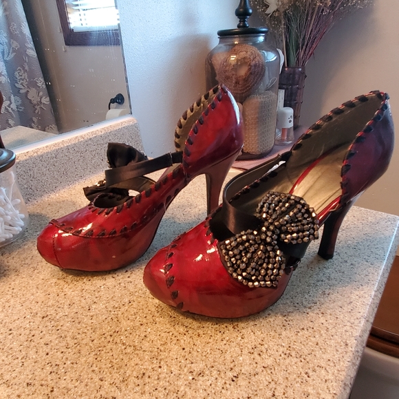 Heels - Picture 1 of 5